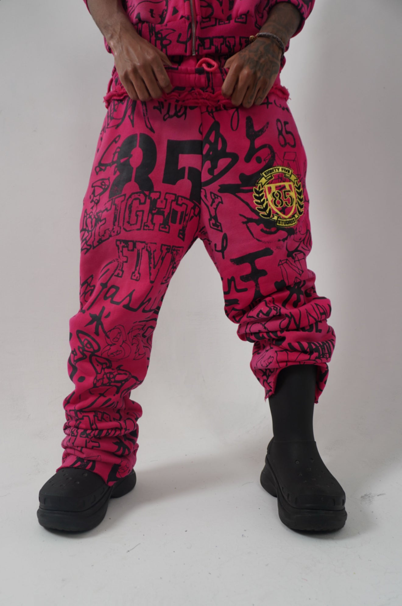 85 PINK GRAFFITI PANTS